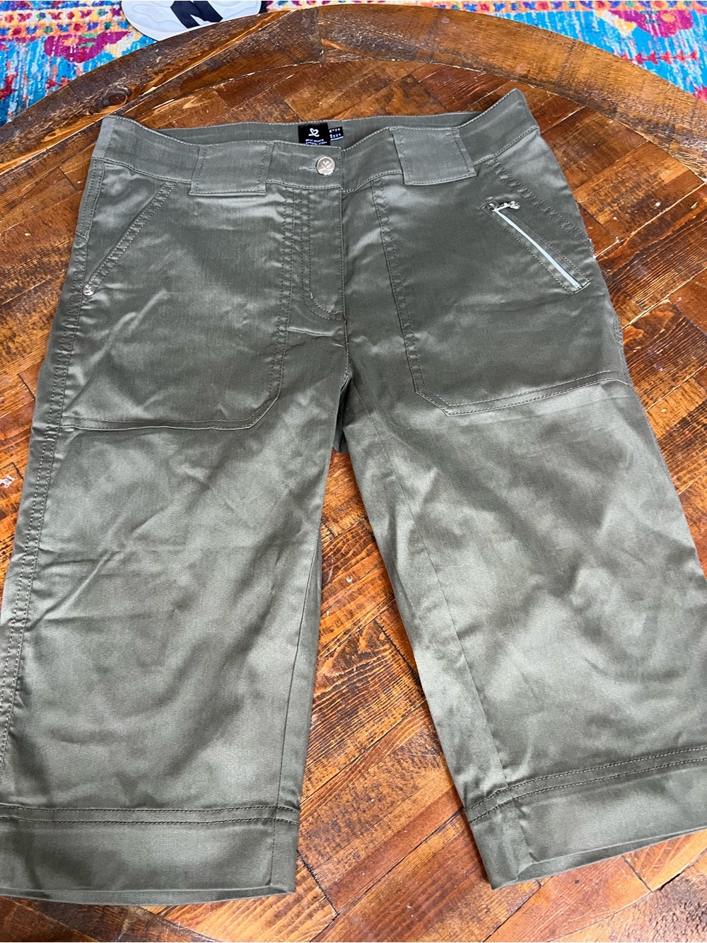 Daily Sports golf shorts size 8